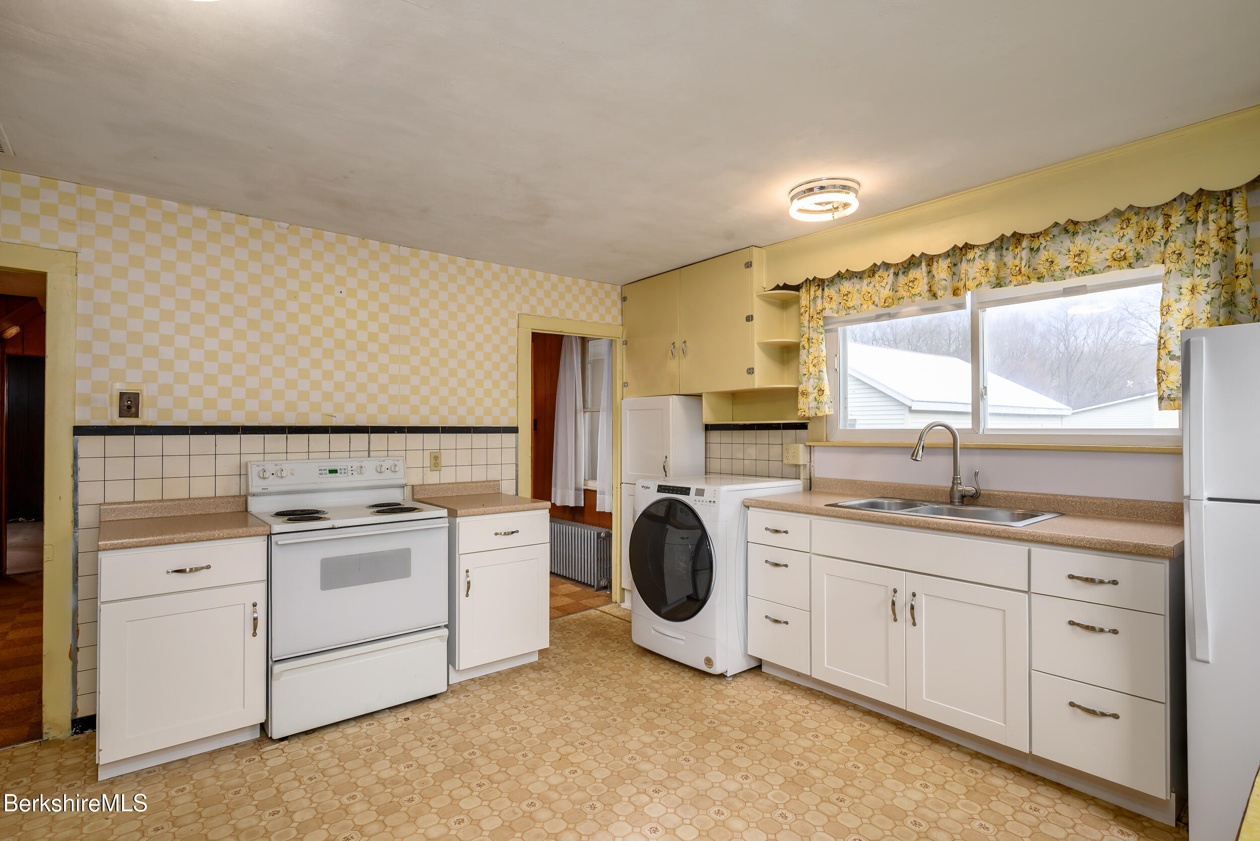 52 Alger Street Adams, MA 01220 - Photo 7 of 18 Kitchen Pic 4