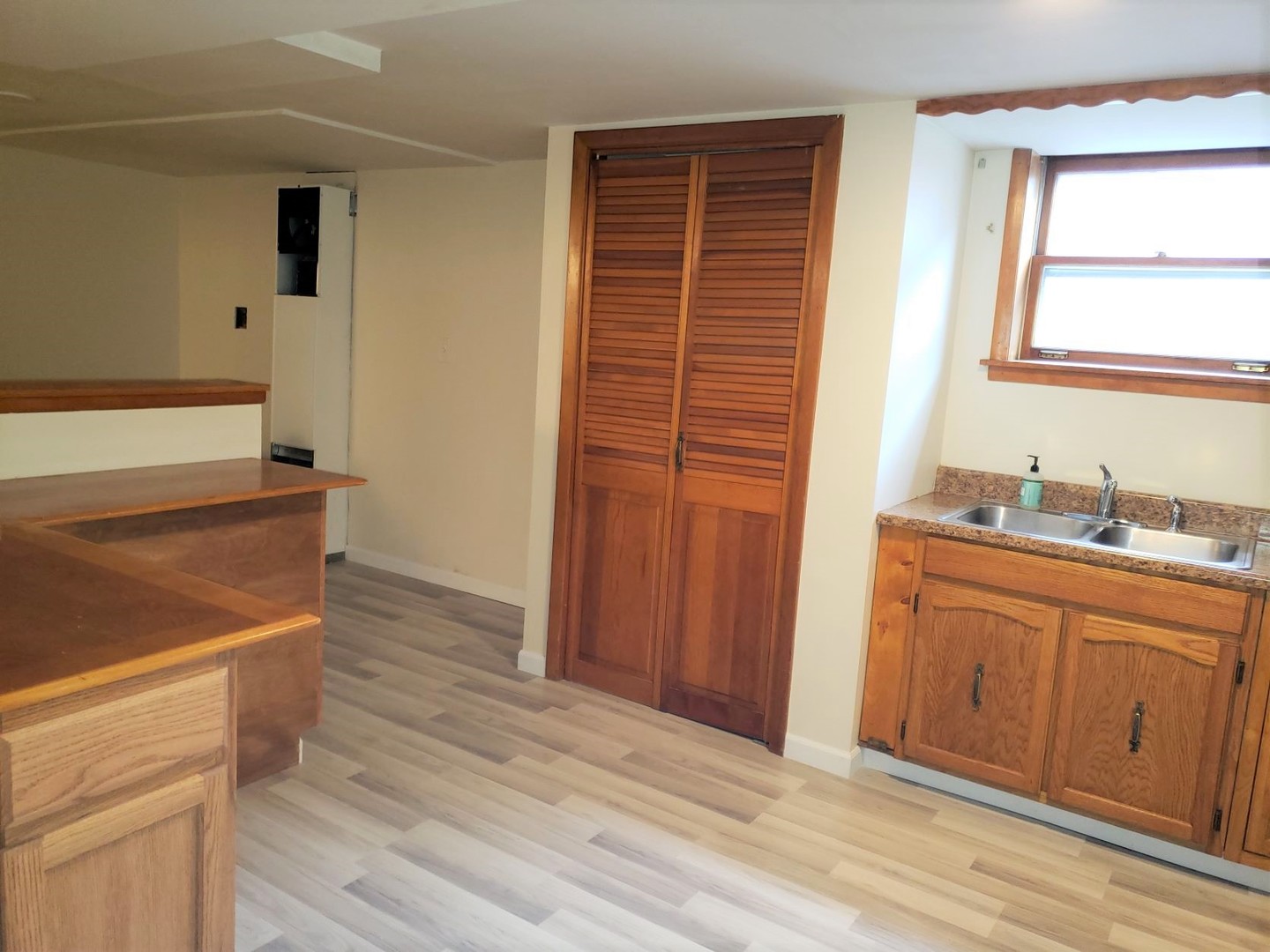 2312 Oakton Street, Unit G Park Ridge, IL 60068 - Photo 7 of 14 a bathroom with a sink and a mirror