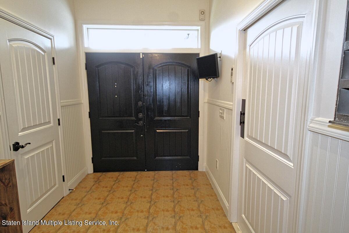 489 Clove Road Staten Island, NY 10310 - Photo 4 of 39 IMG_5377