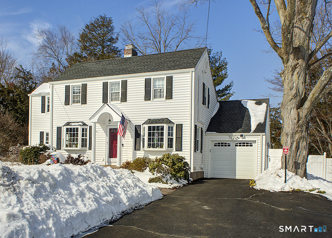 71 Vista Road North Haven, CT 06473 - Photo 3 of 32 a front view of a house with a yard