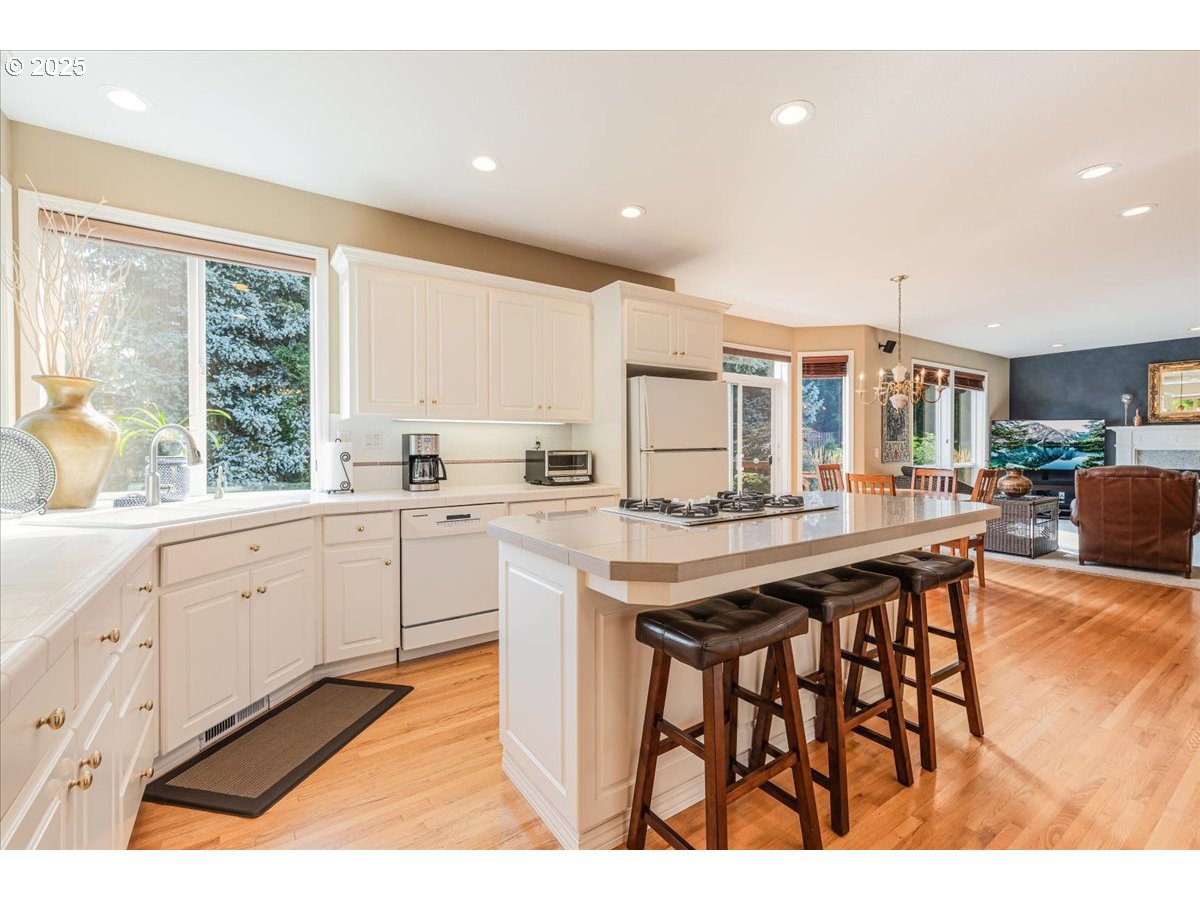 8336 Southwest 187th Avenue Beaverton, OR 97007 - Photo 12 of 48