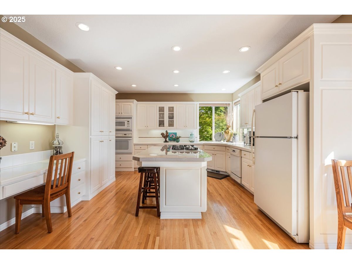8336 Southwest 187th Avenue Beaverton, OR 97007 - Photo 14 of 48
