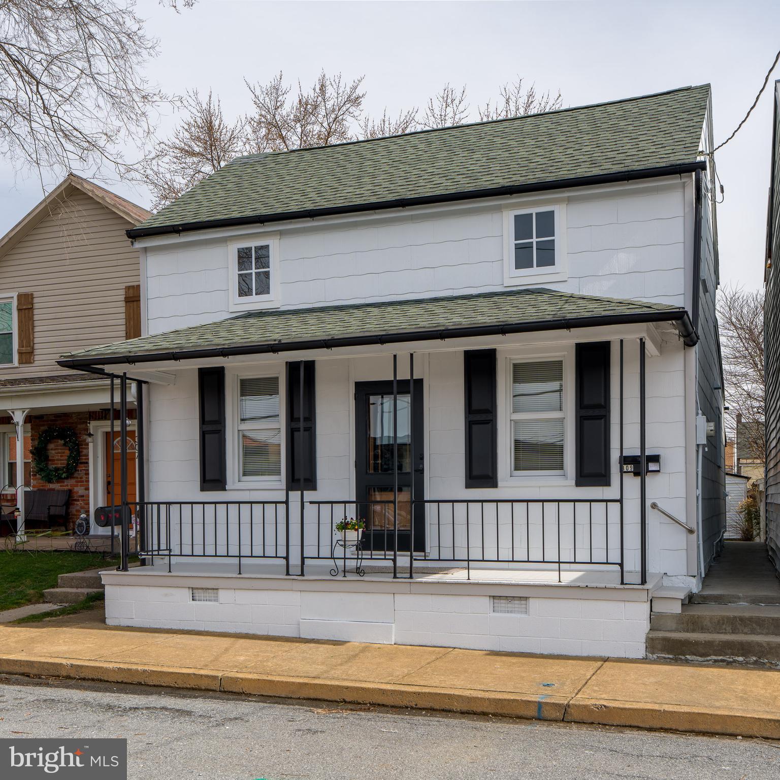 309 South Cherry Street Manheim, PA 17545 - Photo 2 of 34 front view of a house