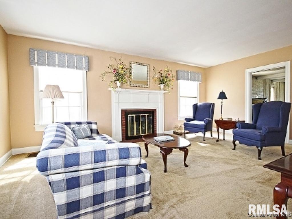 2147 Bates Springfield, IL 62704 - Photo 3 of 25 Gallery Image 3