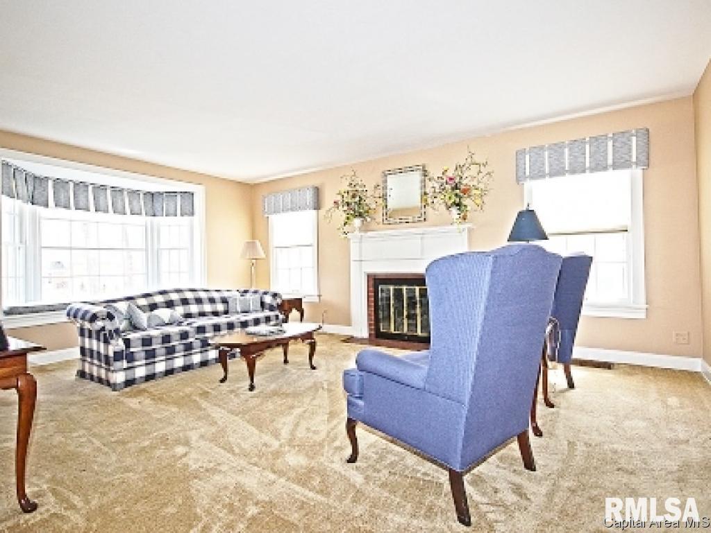 2147 Bates Springfield, IL 62704 - Photo 4 of 25 Gallery Image 4