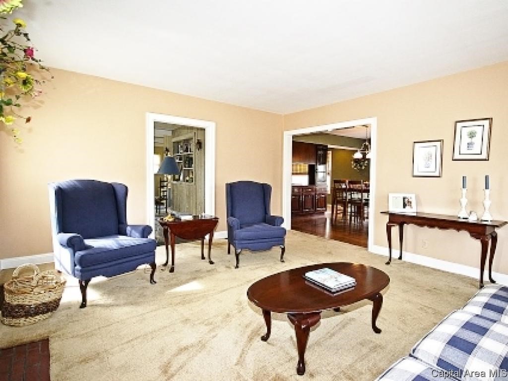 2147 Bates Springfield, IL 62704 - Photo 5 of 25 Gallery Image 5