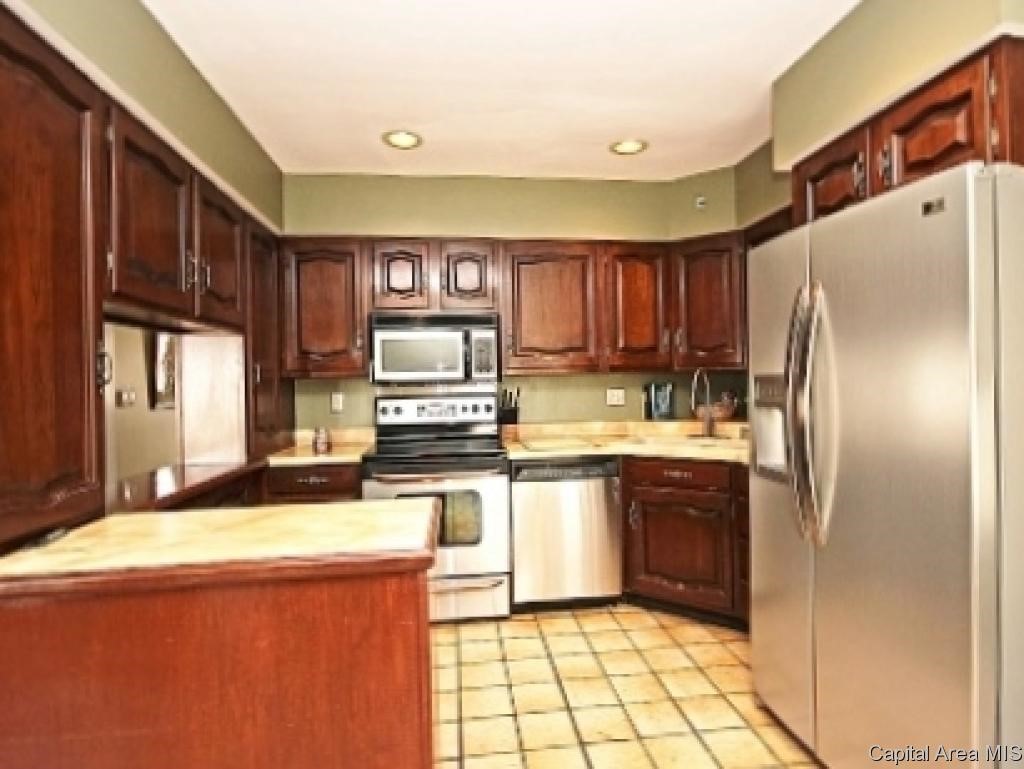 2147 Bates Springfield, IL 62704 - Photo 8 of 25 Gallery Image 8