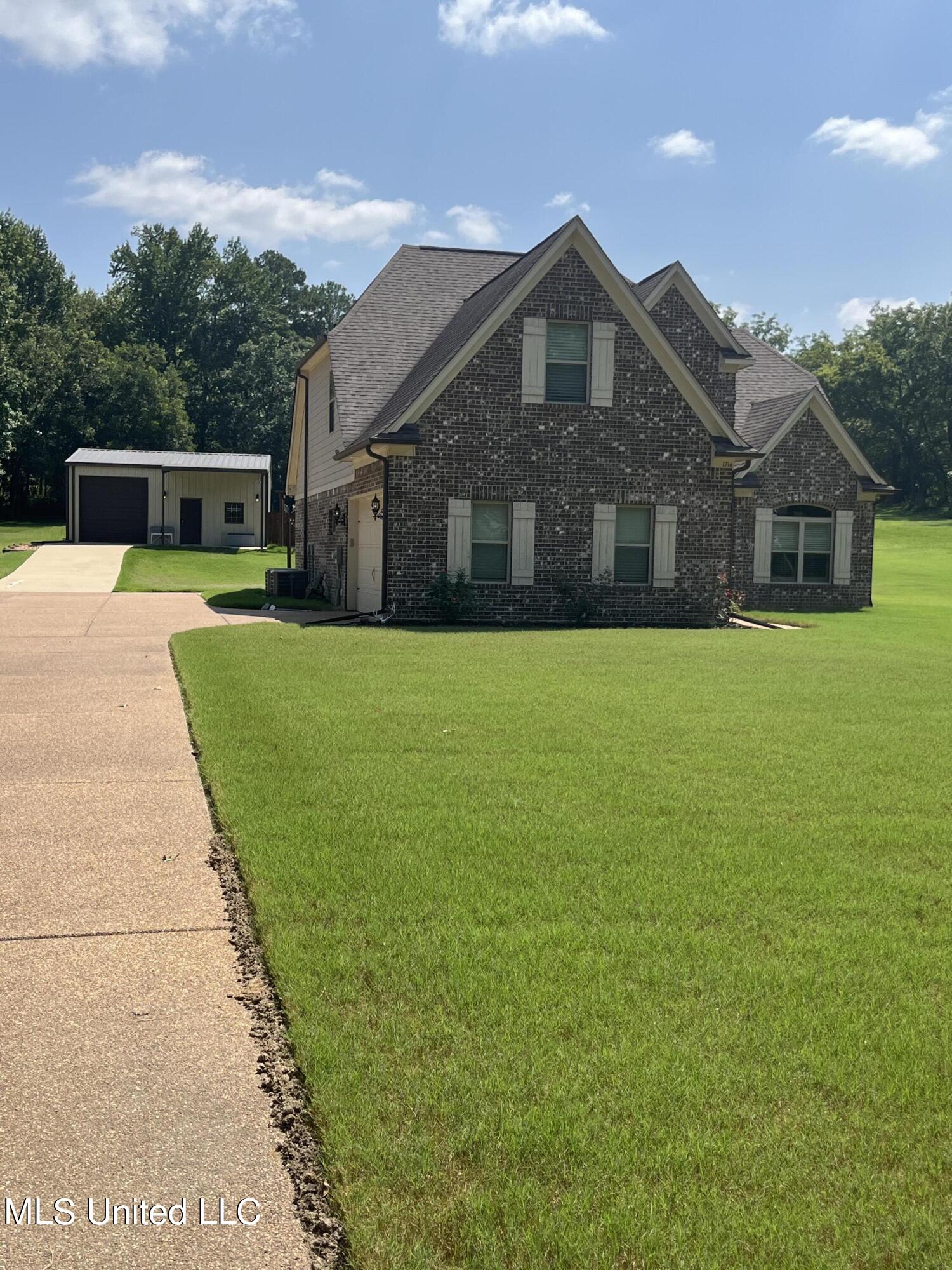 1716 Gwynn Road Nesbit, MS 38651 - Photo 2 of 59 House and Shop