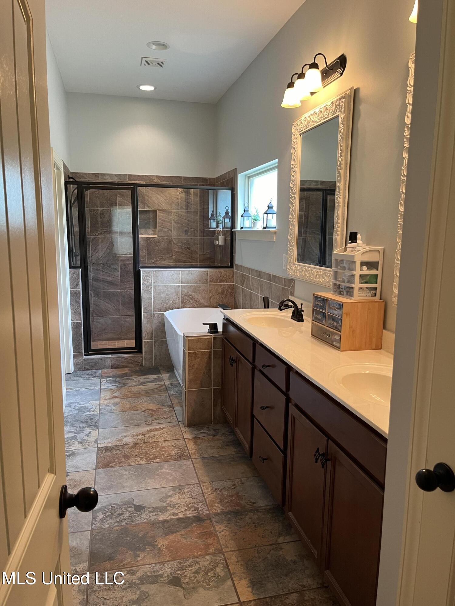 1716 Gwynn Road Nesbit, MS 38651 - Photo 26 of 59 Master Bathroom