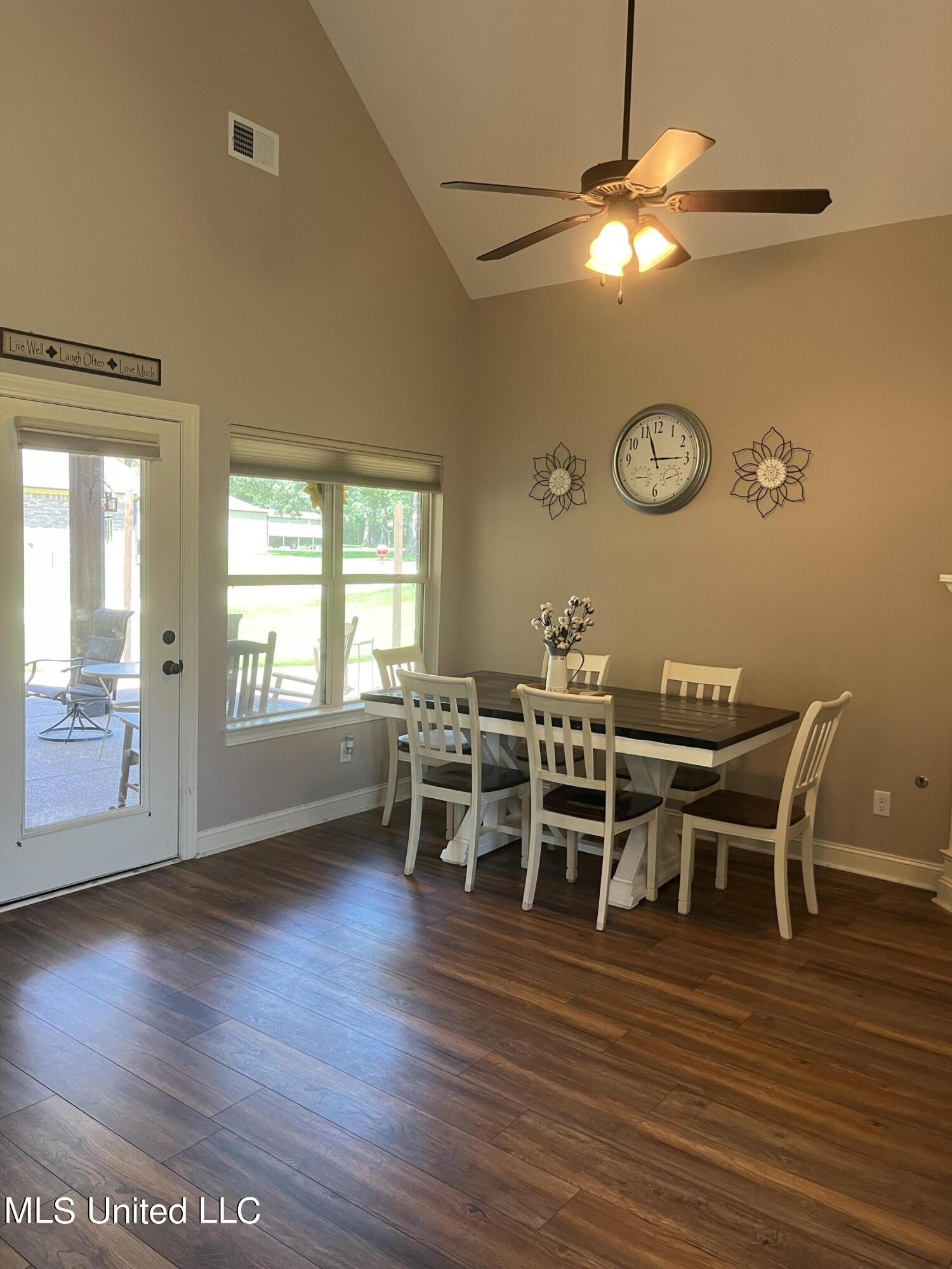 1716 Gwynn Road Nesbit, MS 38651 - Photo 9 of 59 Hearth Room Area