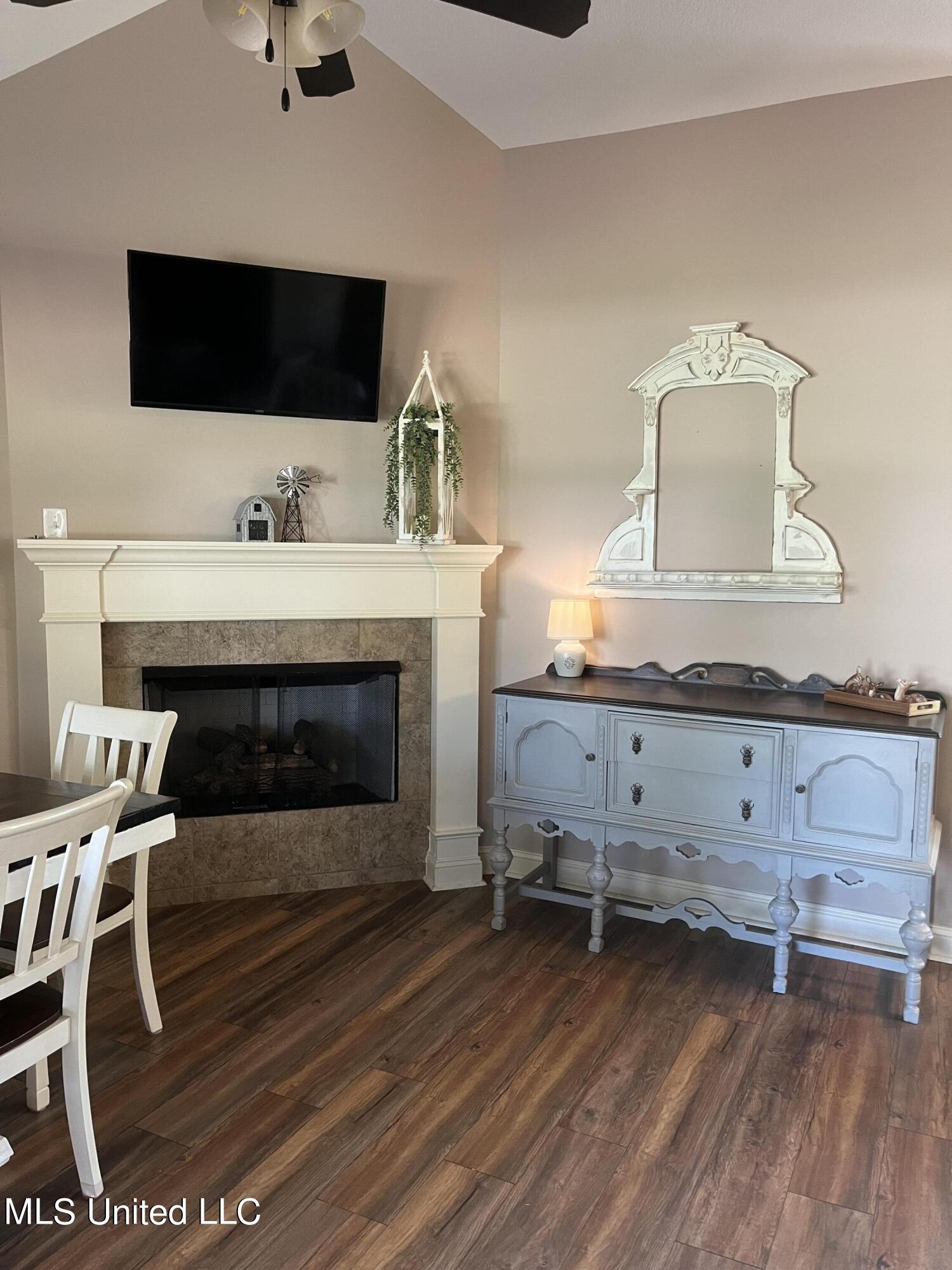 1716 Gwynn Road Nesbit, MS 38651 - Photo 10 of 59 Hearth Room Area