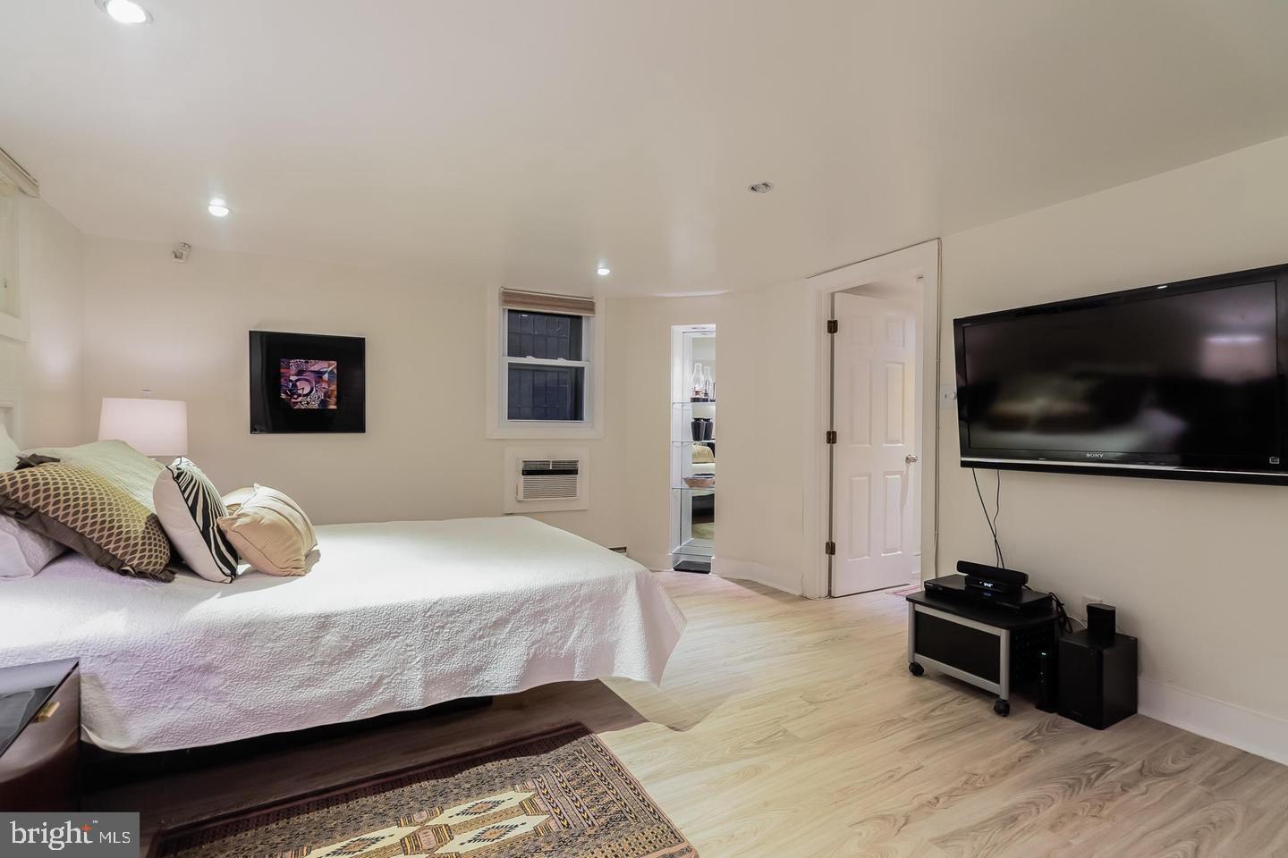 1740 R Street Northwest Washington, DC 20009 - Photo 3 of 10