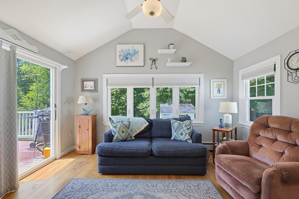 11 Bright Street Waltham, MA 02453 - Photo 15 of 34