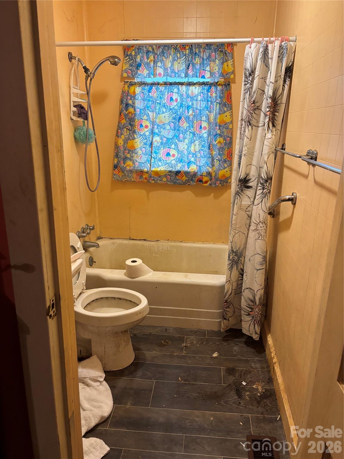 3014 Water Plant Road Maiden, NC 28650 - Photo 9 of 13 a bathroom with a toilet and a shower