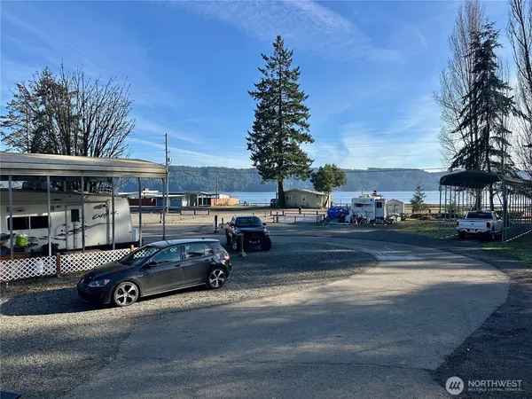 $700 | 27051 Highway 101, Unit 1, Hoodsport, WA 98548