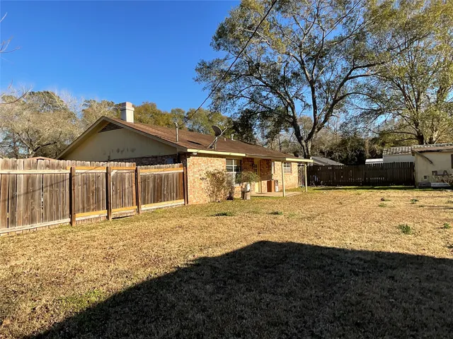 $1,900 | 2006 Chester Street, Dayton, TX 77535