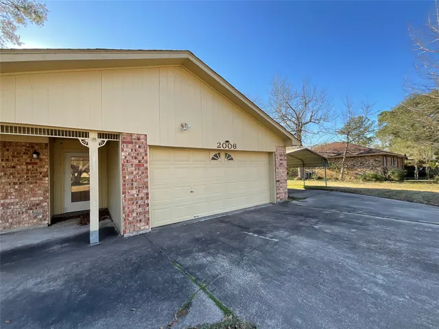 $1,900 | 2006 Chester Street, Dayton, TX 77535