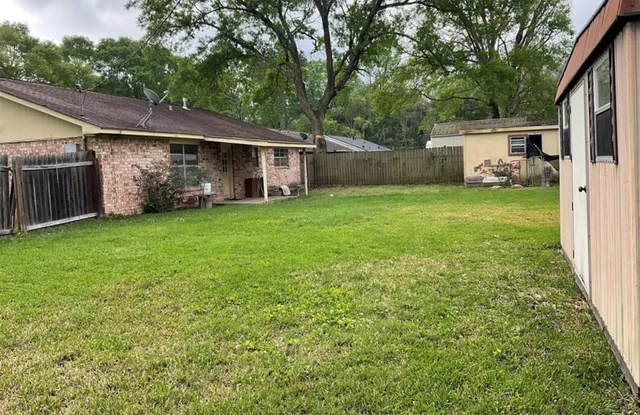 a view of a back yard of the house