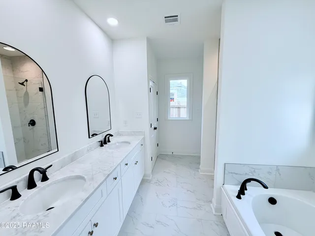 $289,900 | 102 Berchman Oaks Drive, Lafayette, LA 70506