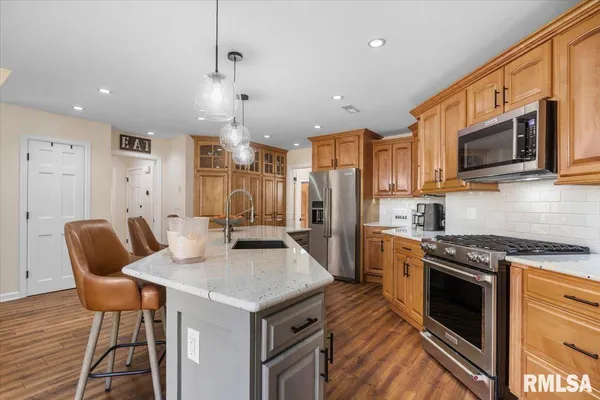 $750,000 | 1709 Outer Park Drive, Springfield, IL 62704