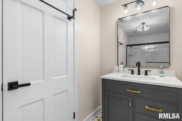 $750,000 | 1709 Outer Park Drive, Springfield, IL 62704