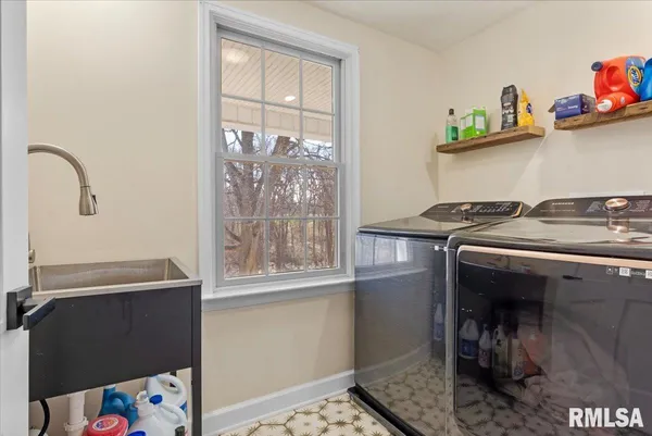 $750,000 | 1709 Outer Park Drive, Springfield, IL 62704