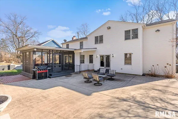 $750,000 | 1709 Outer Park Drive, Springfield, IL 62704