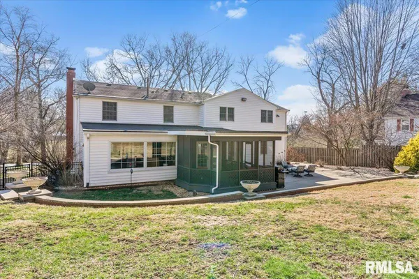 $750,000 | 1709 Outer Park Drive, Springfield, IL 62704