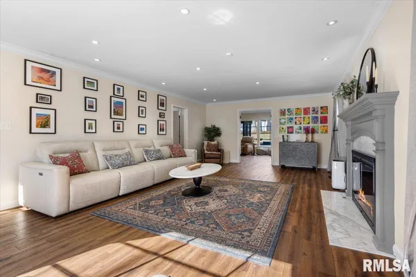 $750,000 | 1709 Outer Park Drive, Springfield, IL 62704