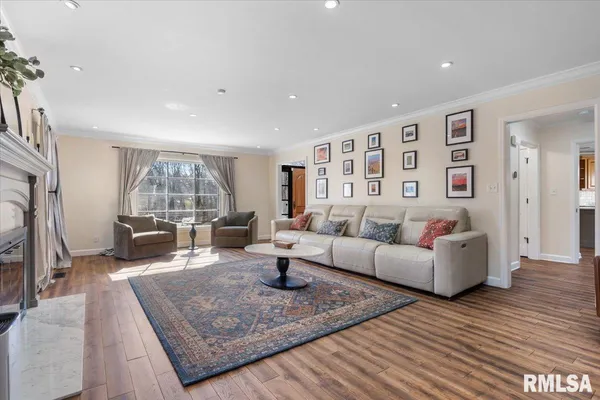 $750,000 | 1709 Outer Park Drive, Springfield, IL 62704