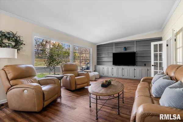 $750,000 | 1709 Outer Park Drive, Springfield, IL 62704