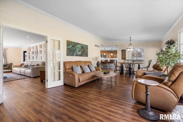 $750,000 | 1709 Outer Park Drive, Springfield, IL 62704