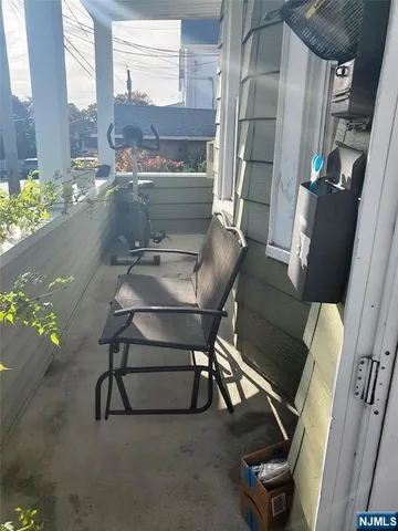 a view of empty room with window