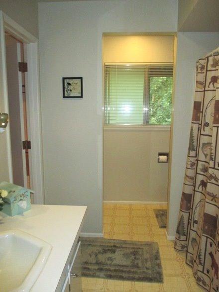 8251 North Applegate Road Grants Pass, OR 97527 - Photo 23 of 35 a bathroom with a bathtub