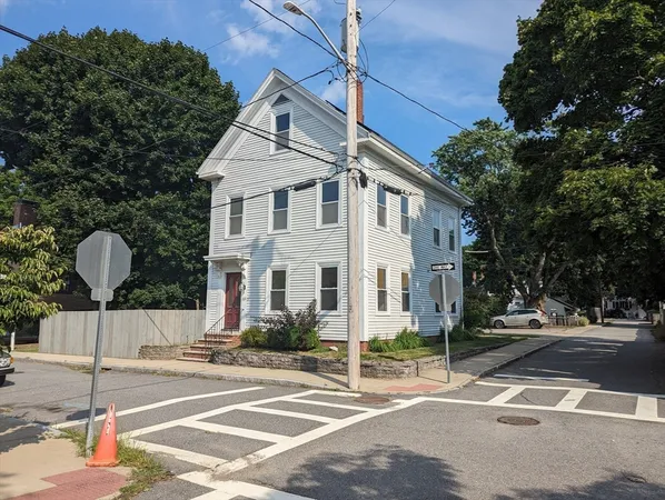 $2,100 | 81-2 Russia Street, Newburyport, MA 01950