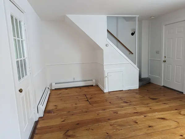 $2,100 | 81-2 Russia Street, Newburyport, MA 01950