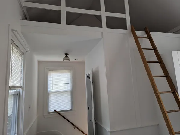 $2,100 | 81-2 Russia Street, Newburyport, MA 01950