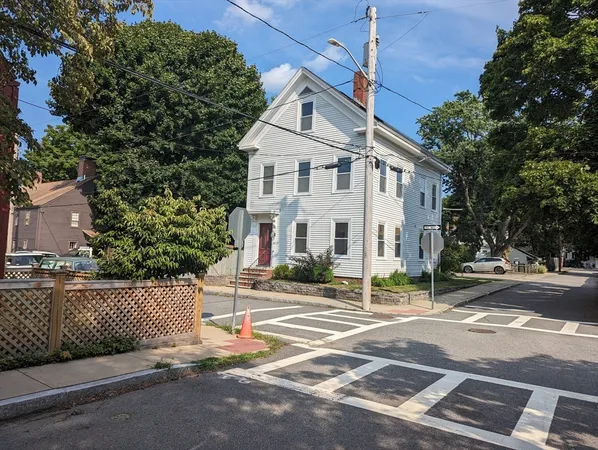 $2,100 | 81-2 Russia Street, Newburyport, MA 01950