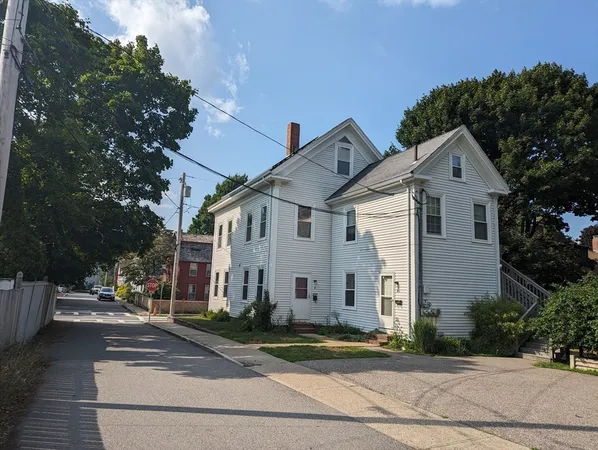 $2,100 | 81-2 Russia Street, Newburyport, MA 01950