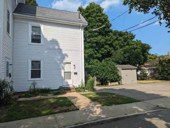 $2,100 | 81-2 Russia Street, Newburyport, MA 01950