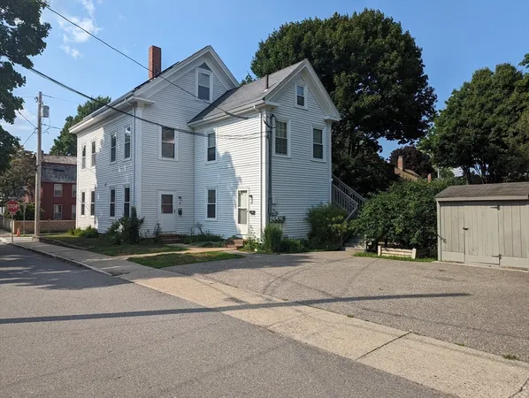 $2,100 | 81-2 Russia Street, Newburyport, MA 01950
