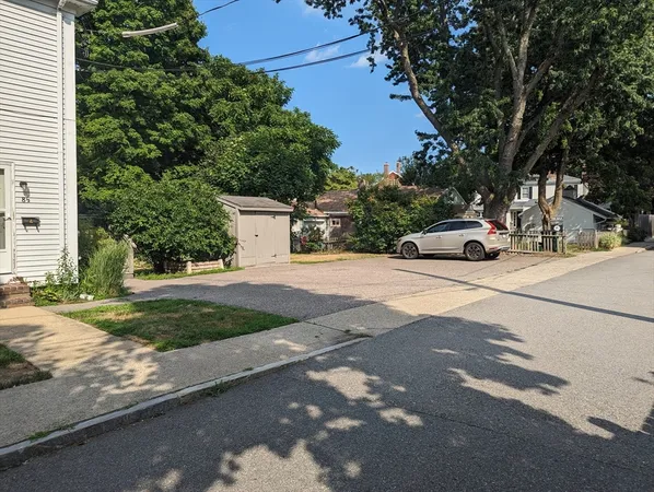 $2,100 | 81-2 Russia Street, Newburyport, MA 01950