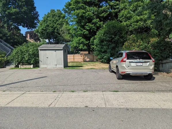 $2,100 | 81-2 Russia Street, Newburyport, MA 01950