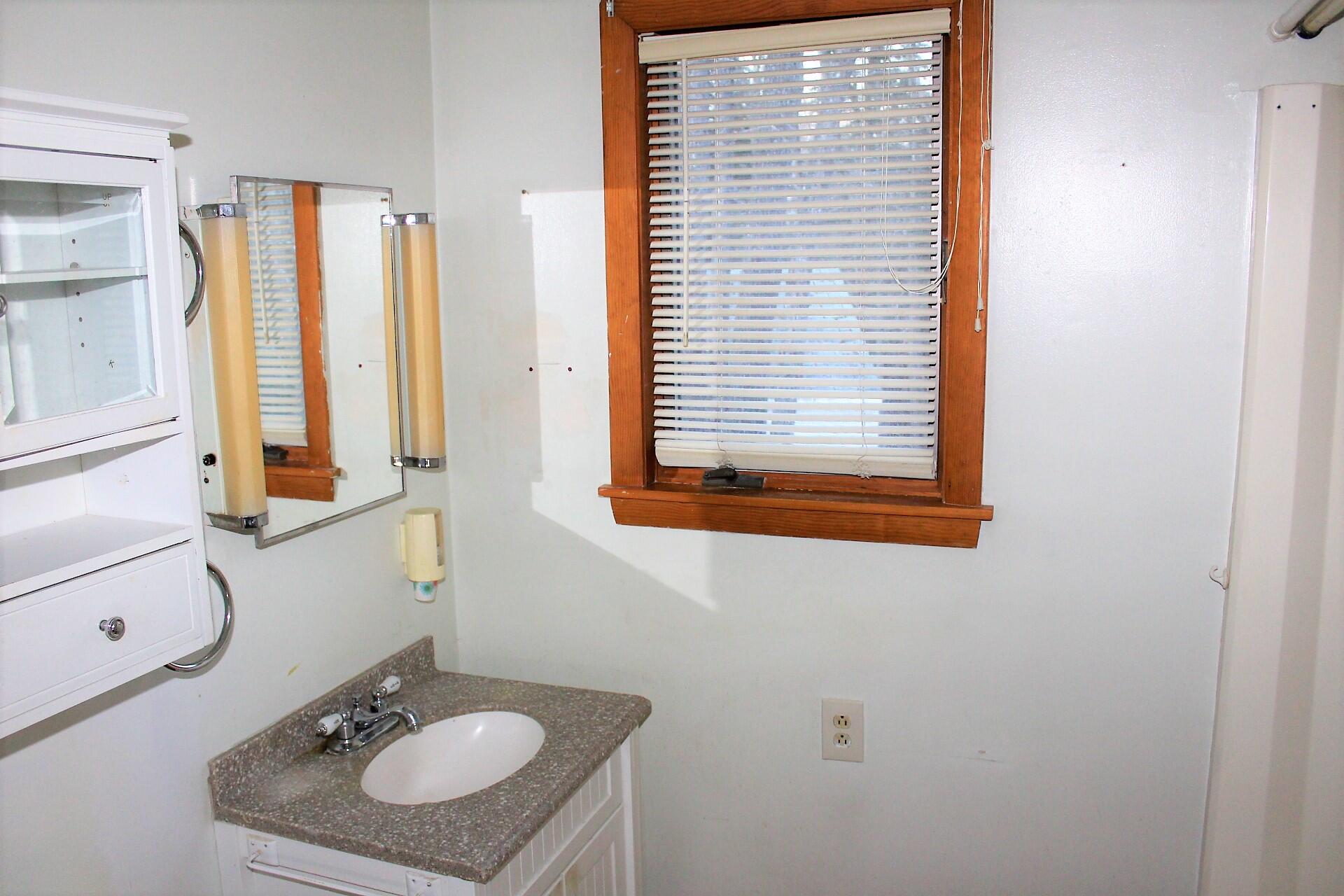 511 Beach Road Lincolnville, ME 04849 - Photo 10 of 27 IMG_6963 (2)