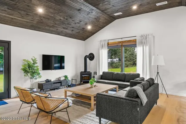 $725,000 | 609 Highway 32A, Catskill, NY 12463