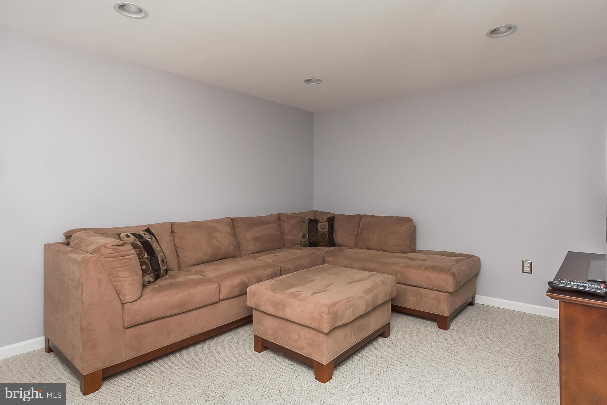 13 Hyacinth Road Baltimore, MD 21234 - Photo 18 of 28 Family Room