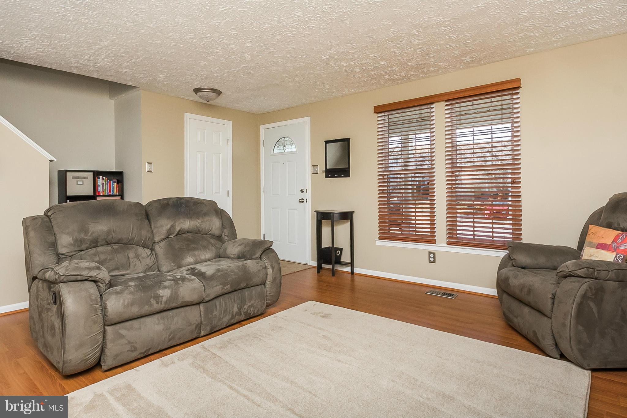 13 Hyacinth Road Baltimore, MD 21234 - Photo 4 of 28 Living Room