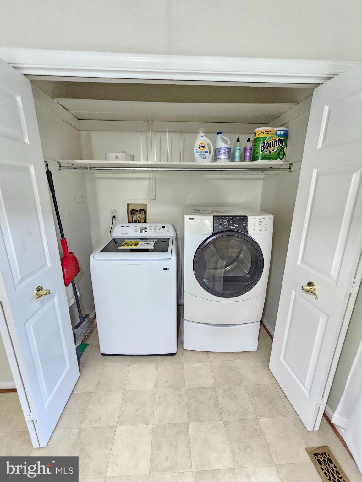 11321 Classical Lane Silver Spring, MD 20901 - Photo 11 of 66 a utility room with dryer and washer