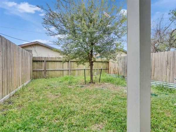 $2,050 | 3536 Rebecca Street, Houston, TX 77021