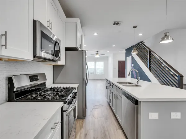 $2,050 | 3536 Rebecca Street, Houston, TX 77021